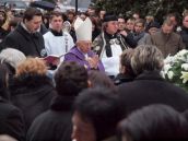 Obec sa ponorila do smútku, s obeťami sa prišiel rozlúčiť aj biskup